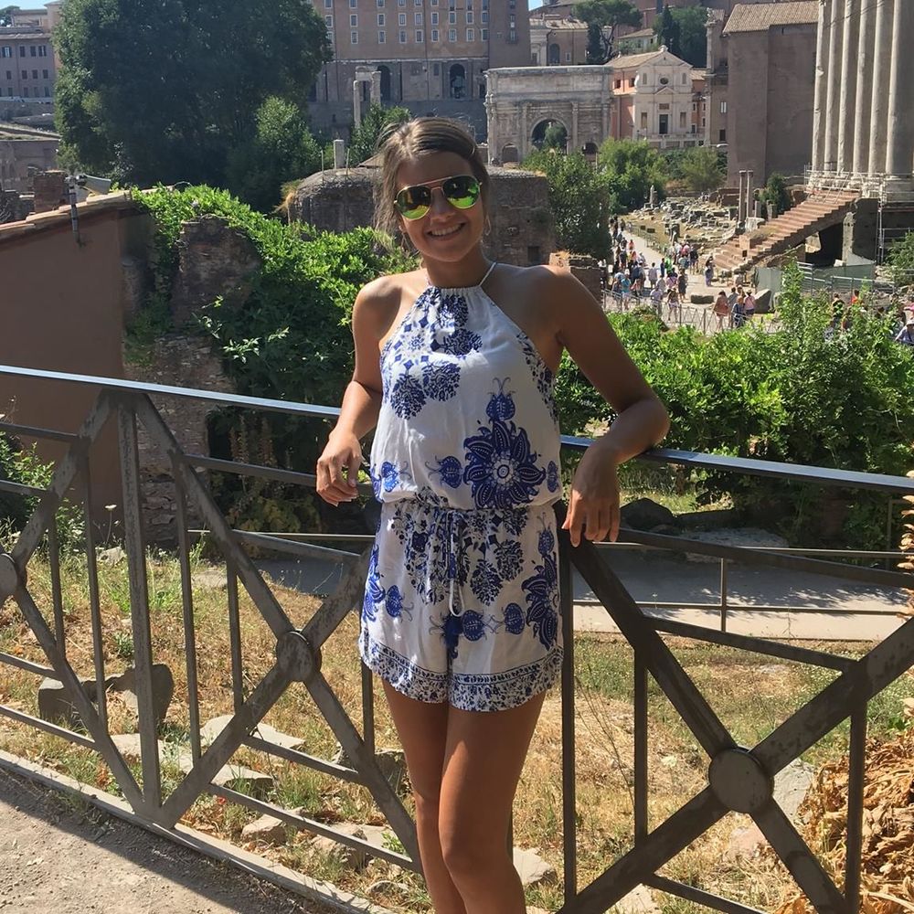 Meet your Posher, Adriana